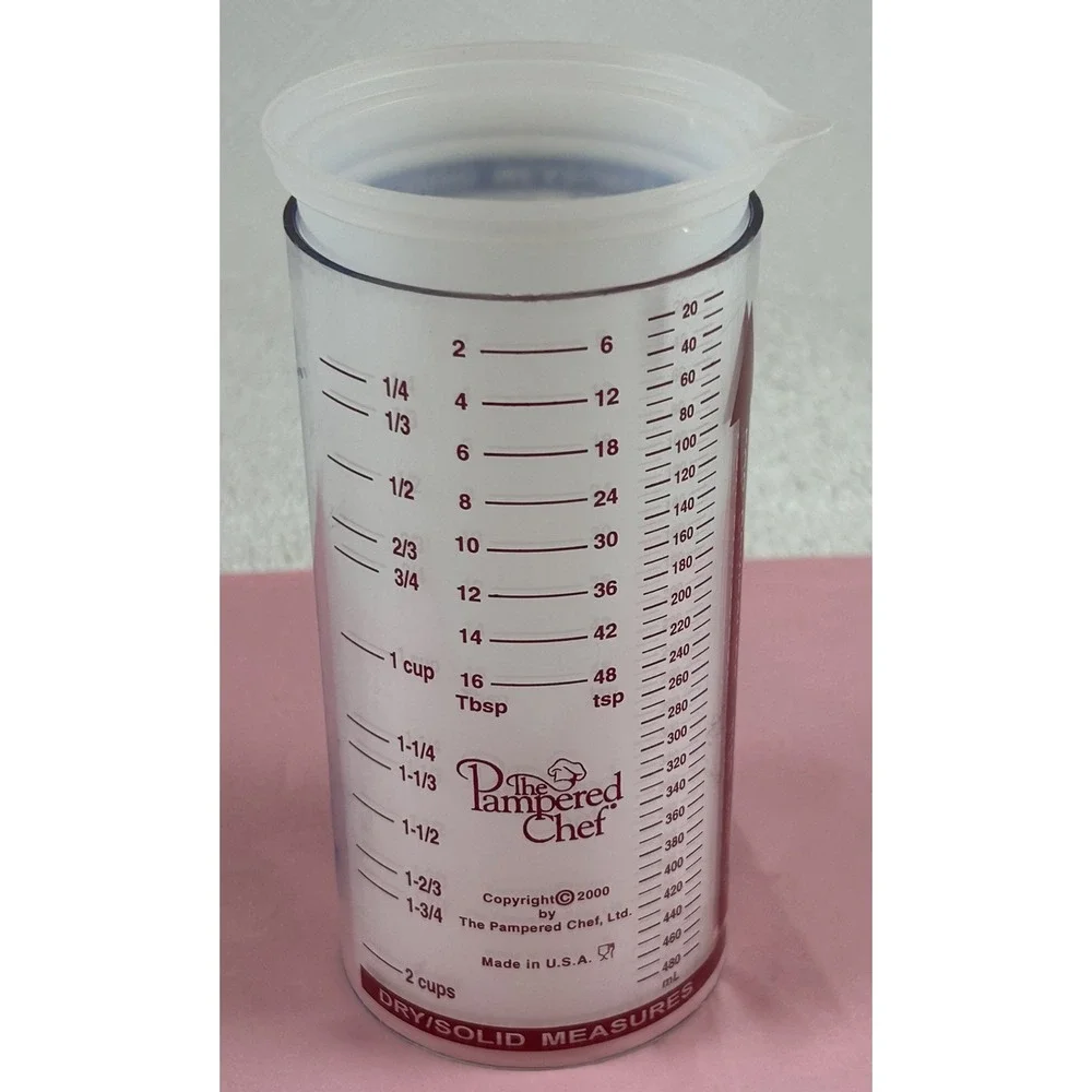 Pampered Chef 2 Cup Liquid Dry/Solid Adjustable Measuring Cup w/Spout **EUC**